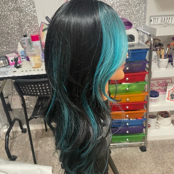 Wig - Picture 3 of 7